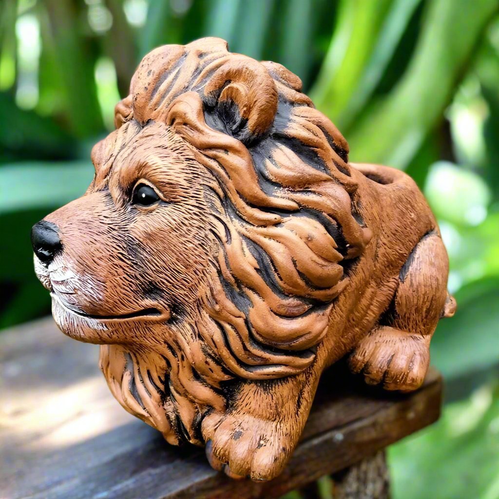 Majestic Lion Planter - A Powerful and Regal Addition to Your Home
