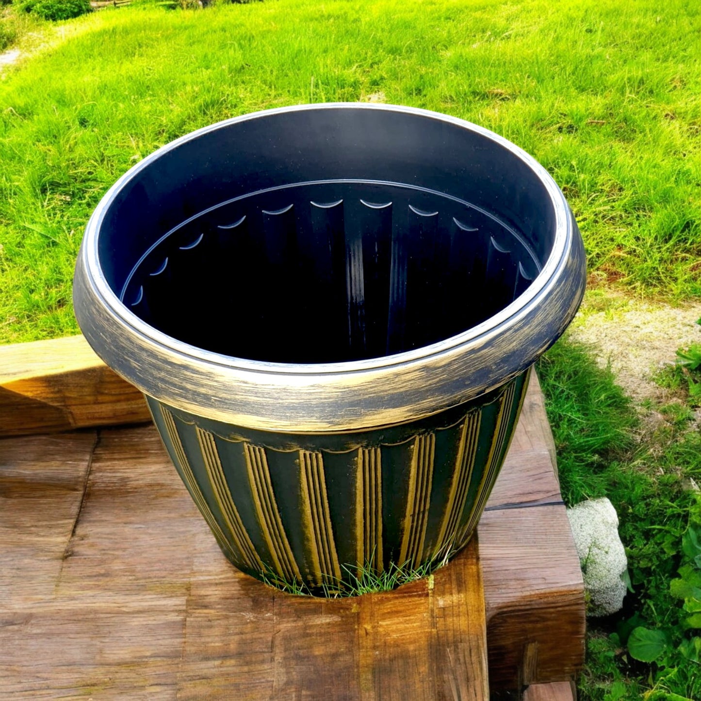 Vintage Bronze Striped Garden Planter – 37CM X 29CM (Single/Pack of 2)