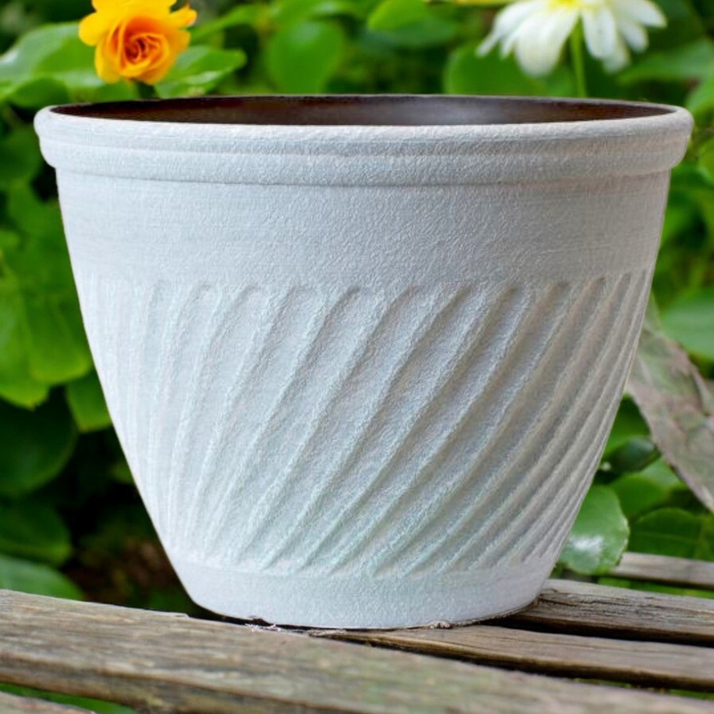 Classic White Round Flower Pot – Vintage Garden Planter, 28L