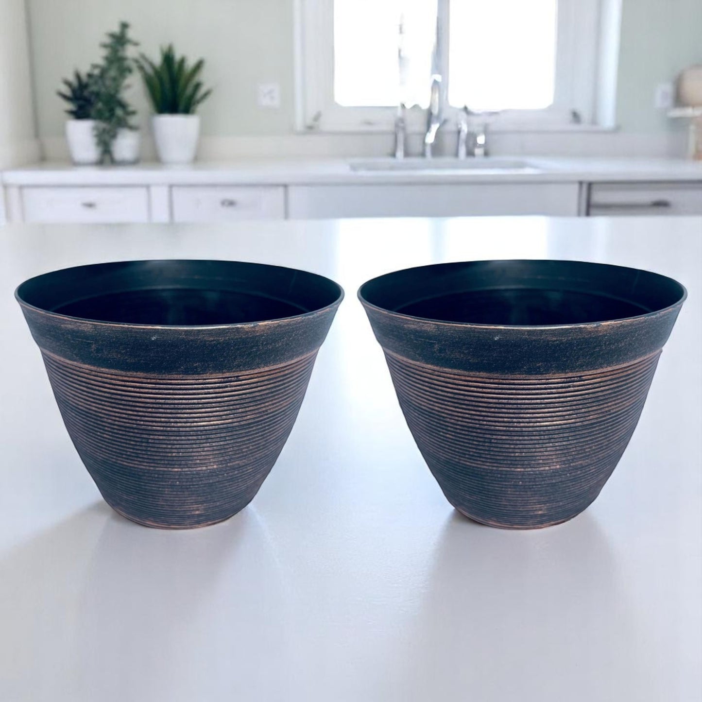 Set of 2 Large Black Bronze Garden Planters – Tall Round Plastic Plant Pots for Outdoor & Indoor Use (25.2cm x 9.2cm)