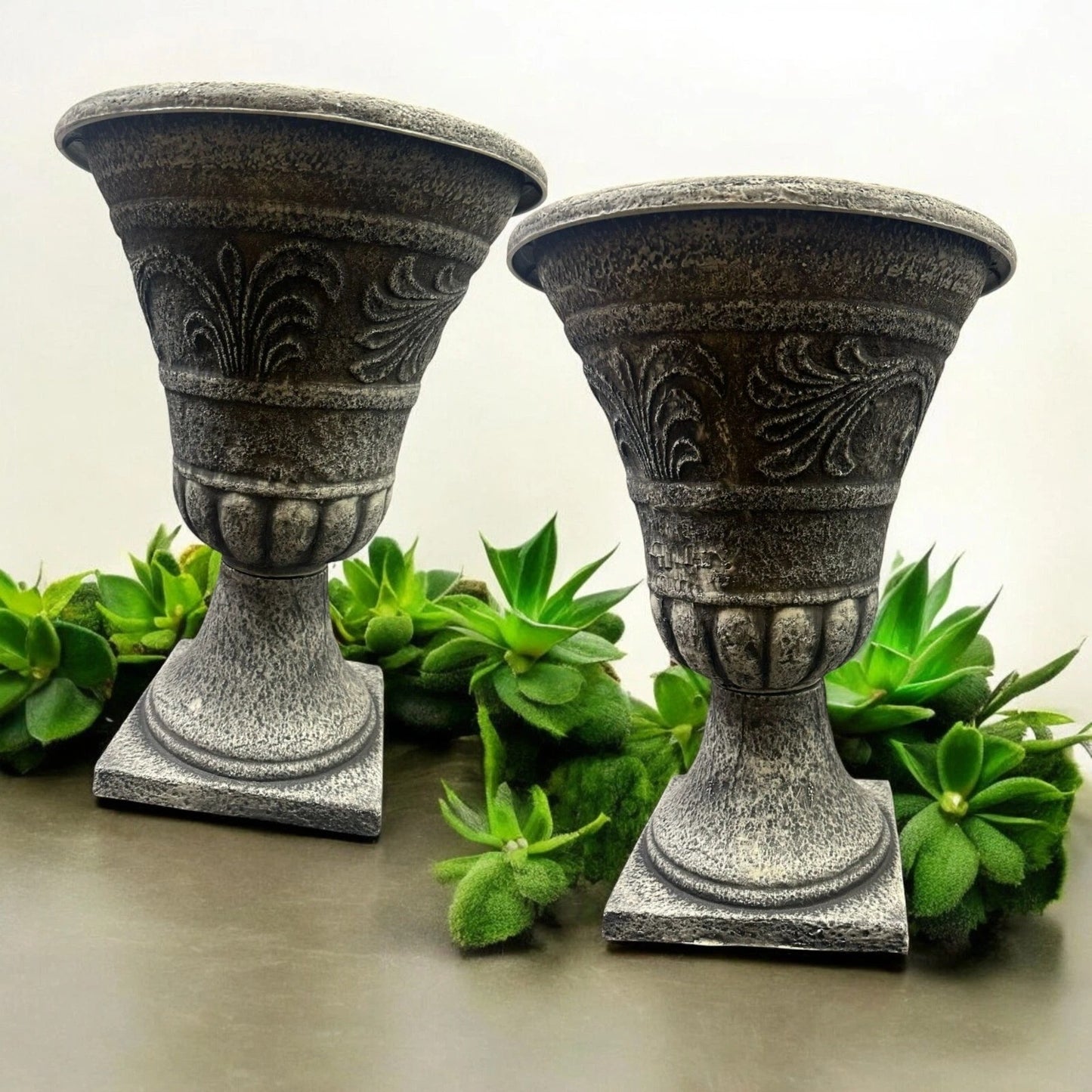 Antique-Style Garden Urn Planter – Large Outdoor Vase for Plants (Single or Pair)