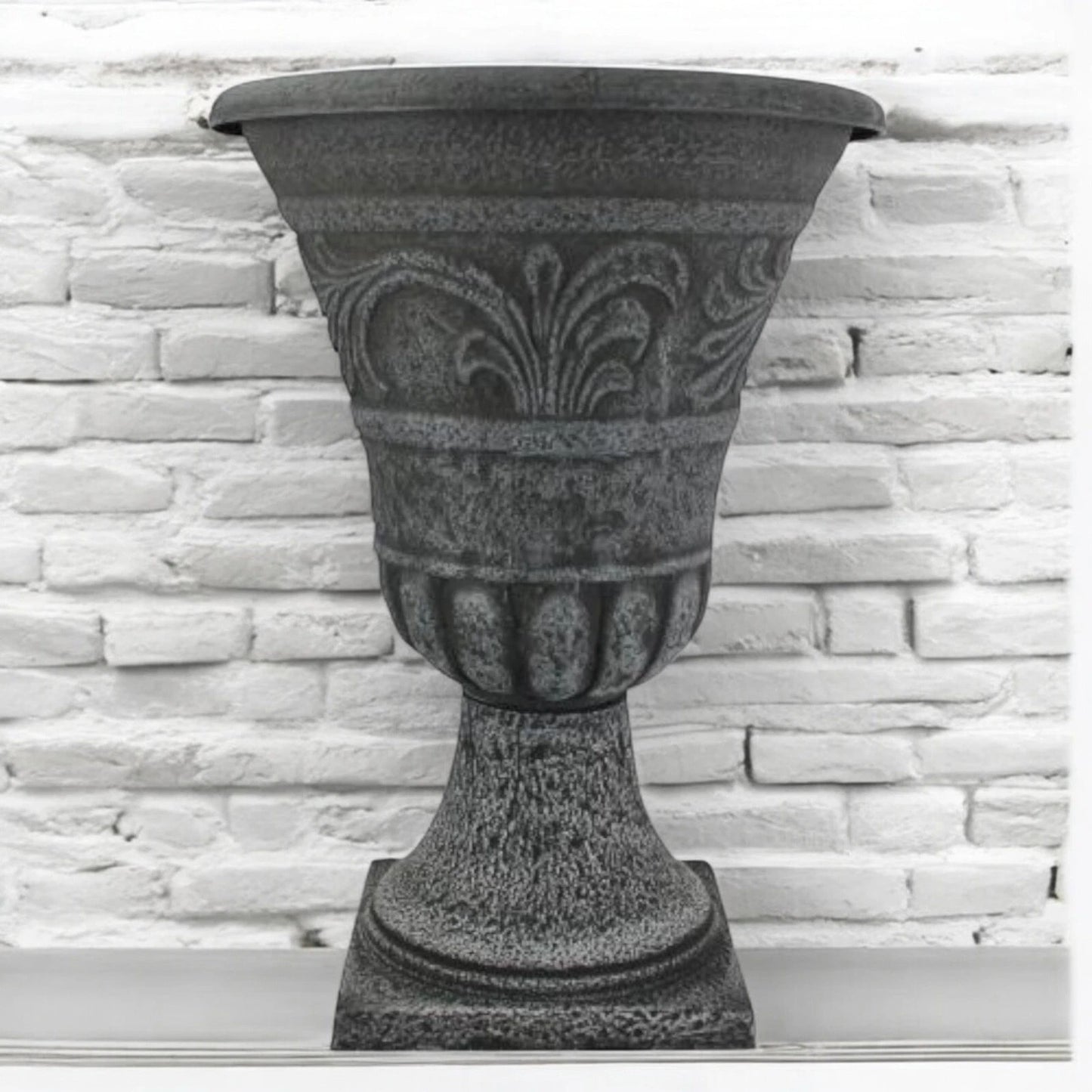 Antique-Style Garden Urn Planter – Large Outdoor Vase for Plants (Single or Pair)