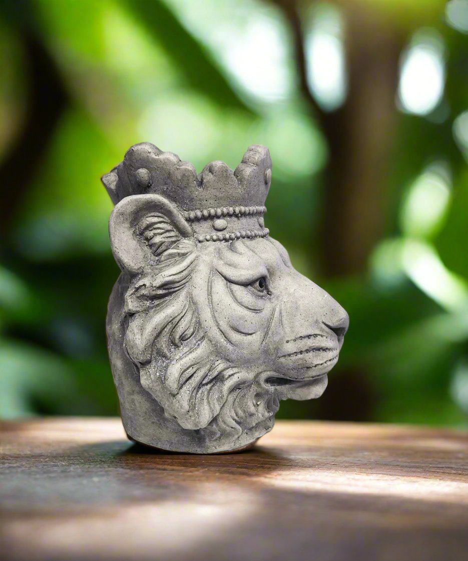 Lion Head Planter with Crown: Regal Decor for Your Home