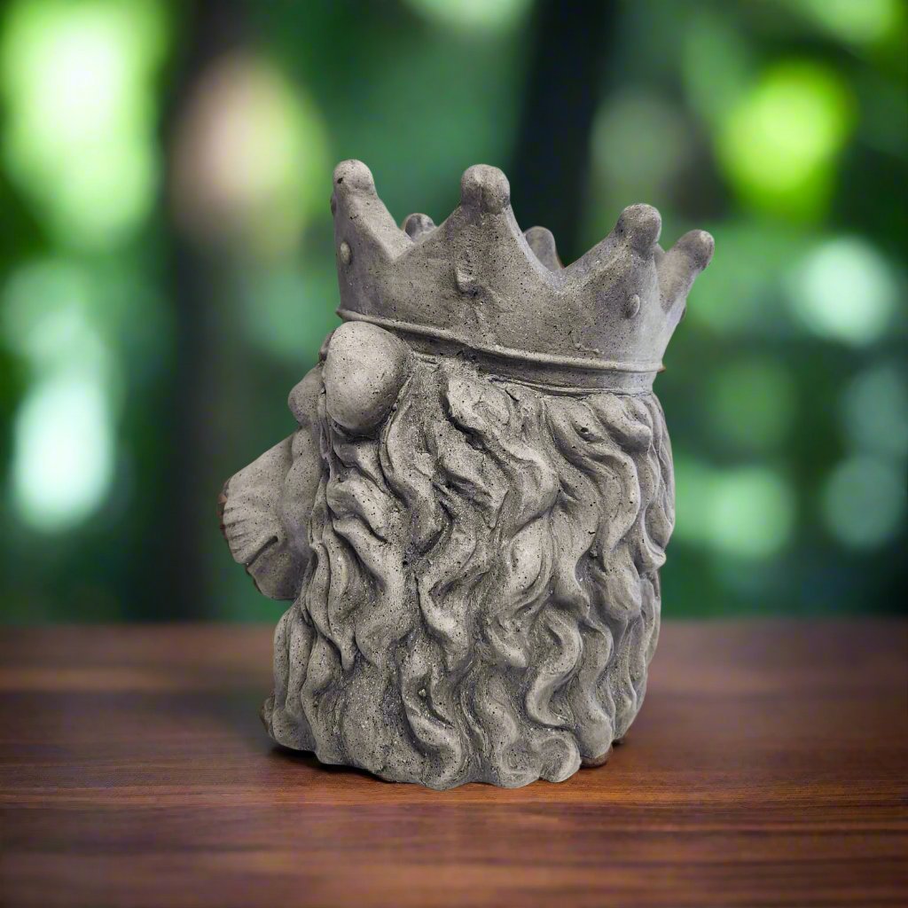 Lion Head Planter with Crown: Regal Decor for Your Home
