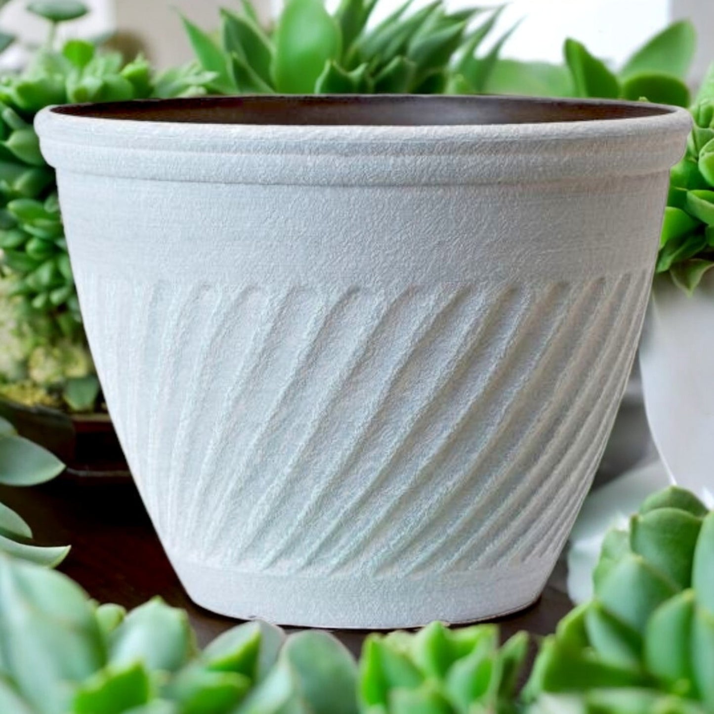 Classic White Round Flower Pot – Vintage Garden Planter, 28L