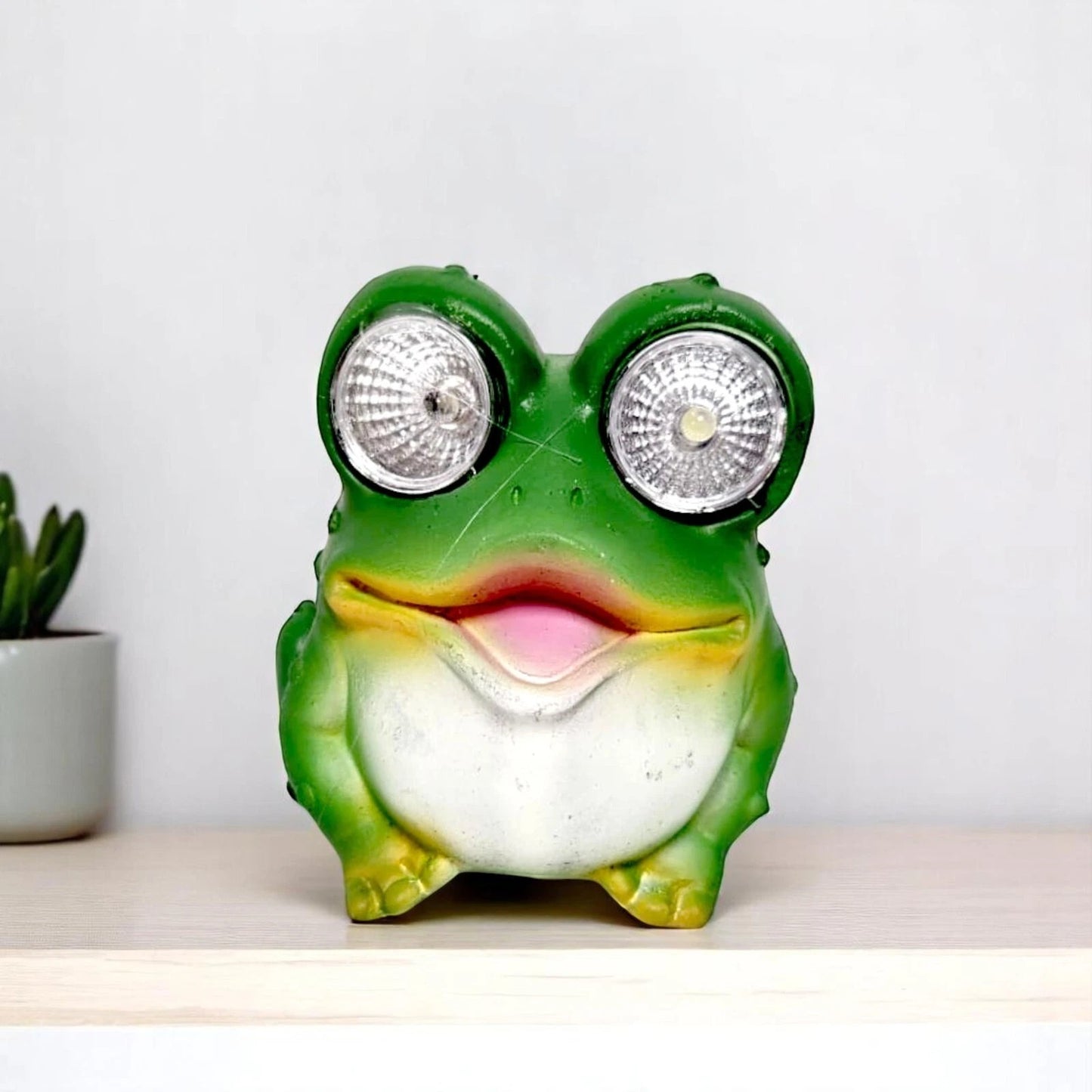 Cute Owl & Frog Solar Garden Lights – Animal LED Eye Ornaments (Pack of 2, 8x9cm)