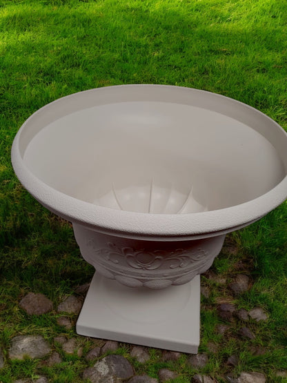 give a top rated title and description point wise for product listing on shopify for uk customer dimension - Height - 39 cm diameter 40
