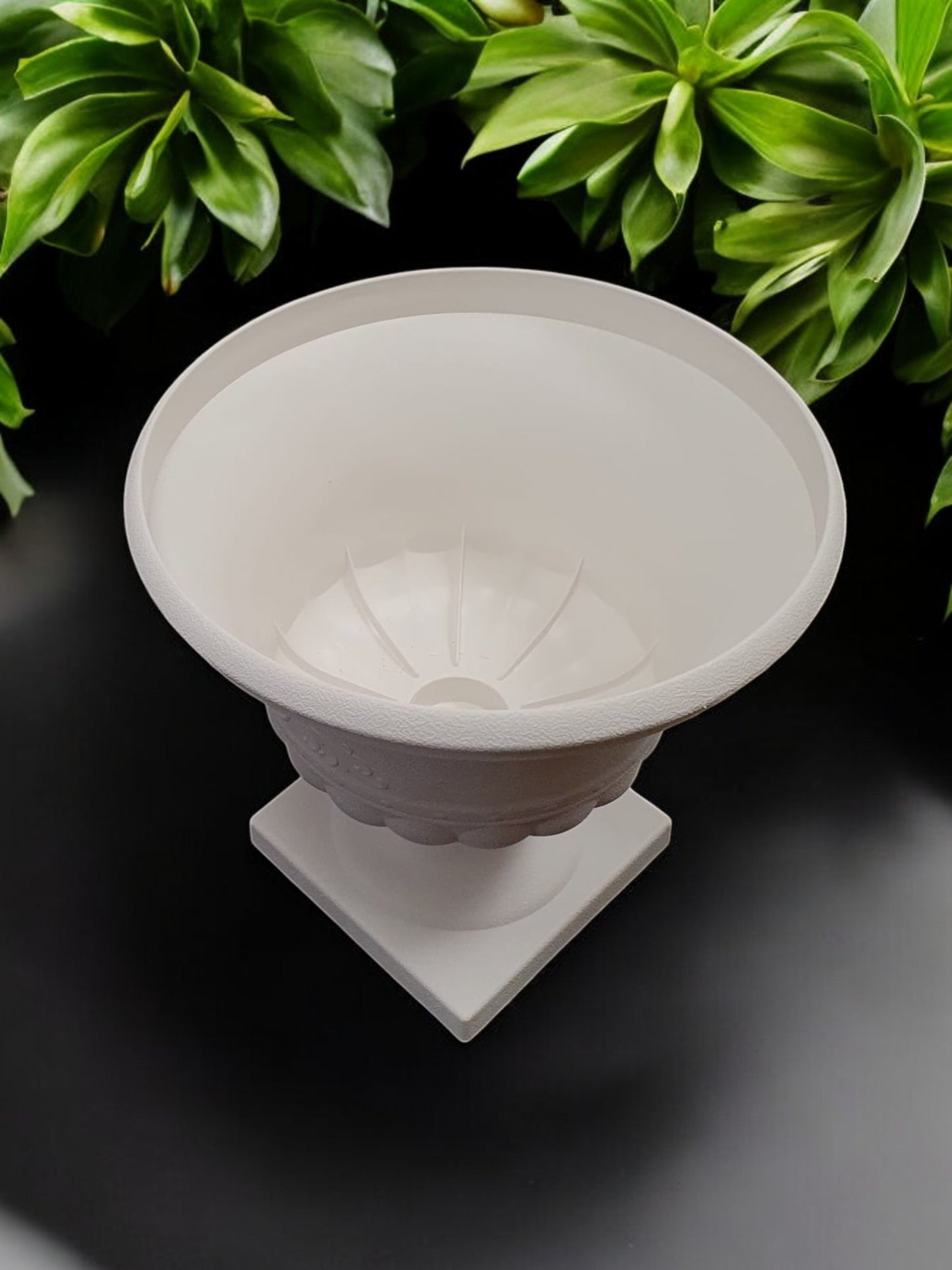 give a top rated title and description point wise for product listing on shopify for uk customer dimension - Height - 39 cm diameter 40