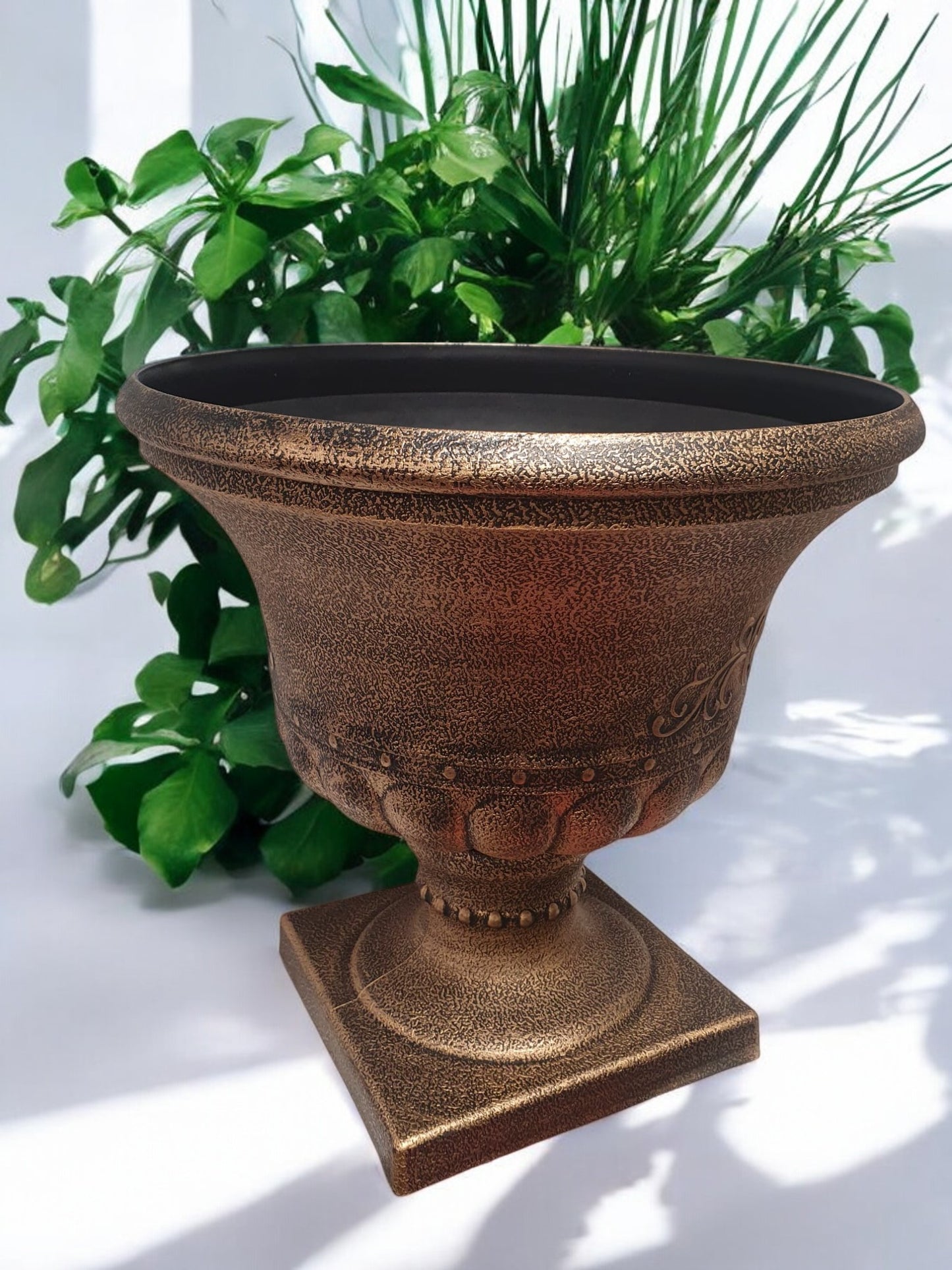 give a top rated title and description point wise for product listing on shopify for uk customer dimension - Height - 39 cm diameter 40