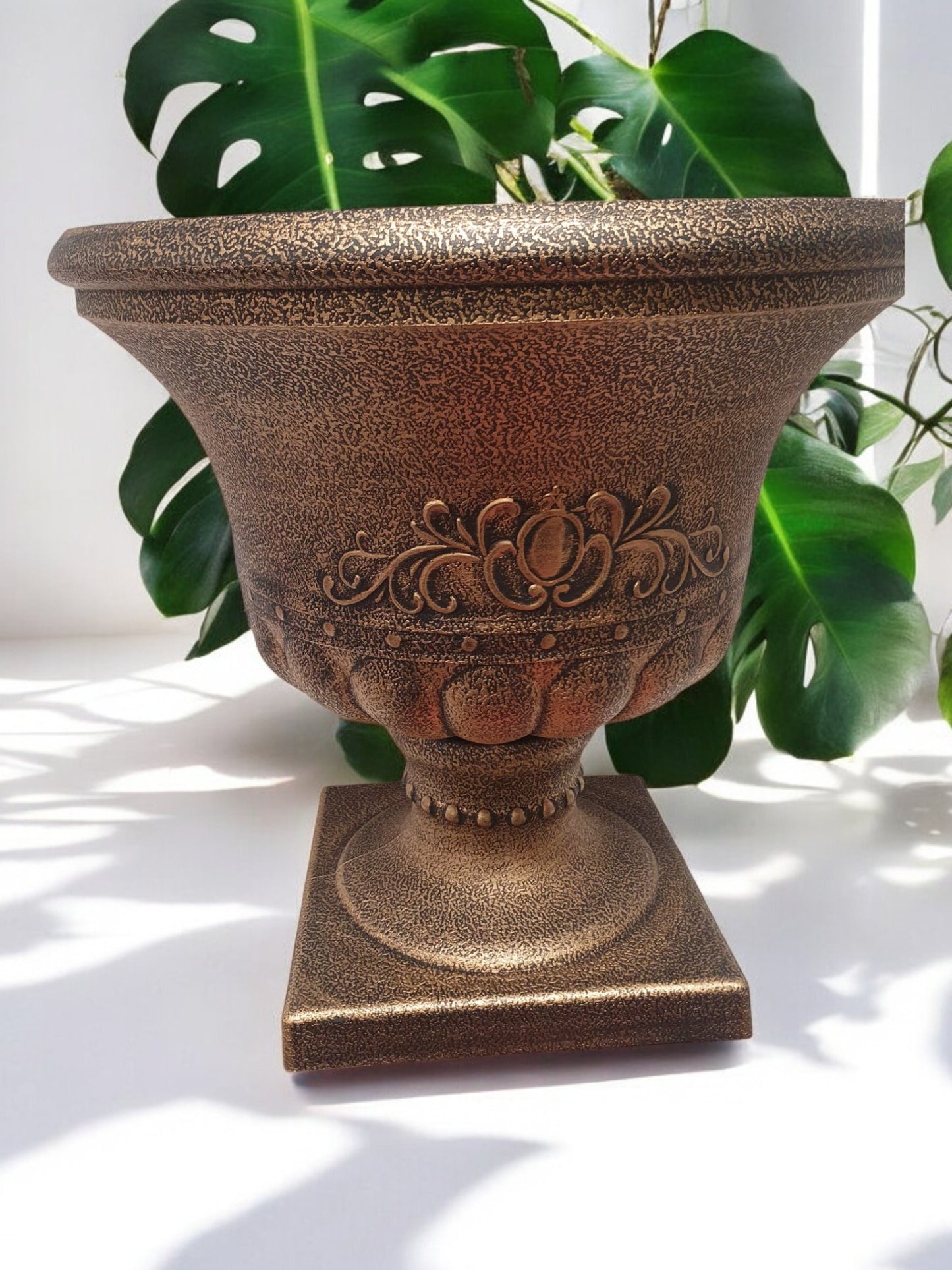 give a top rated title and description point wise for product listing on shopify for uk customer dimension - Height - 39 cm diameter 40