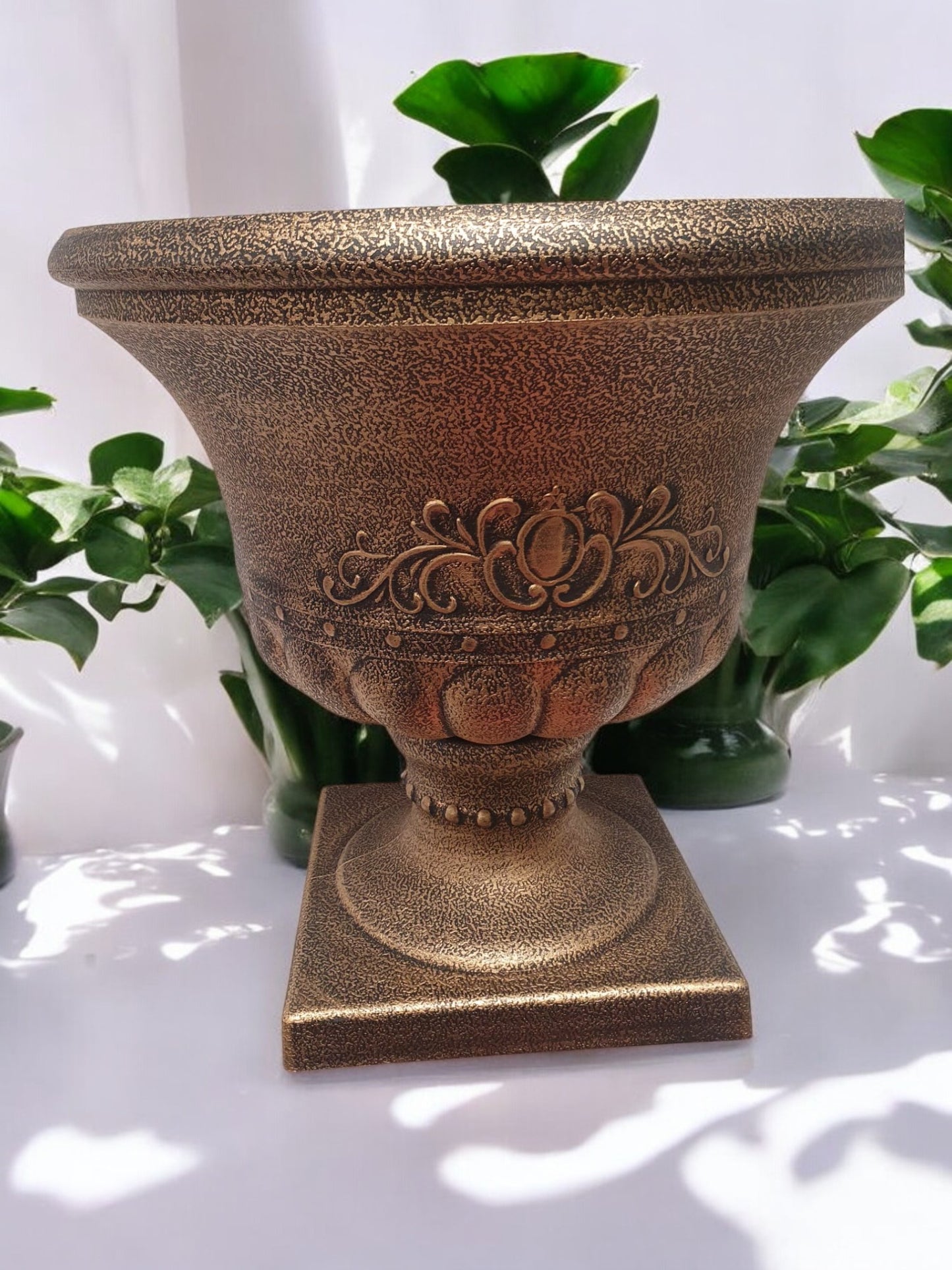 give a top rated title and description point wise for product listing on shopify for uk customer dimension - Height - 39 cm diameter 40
