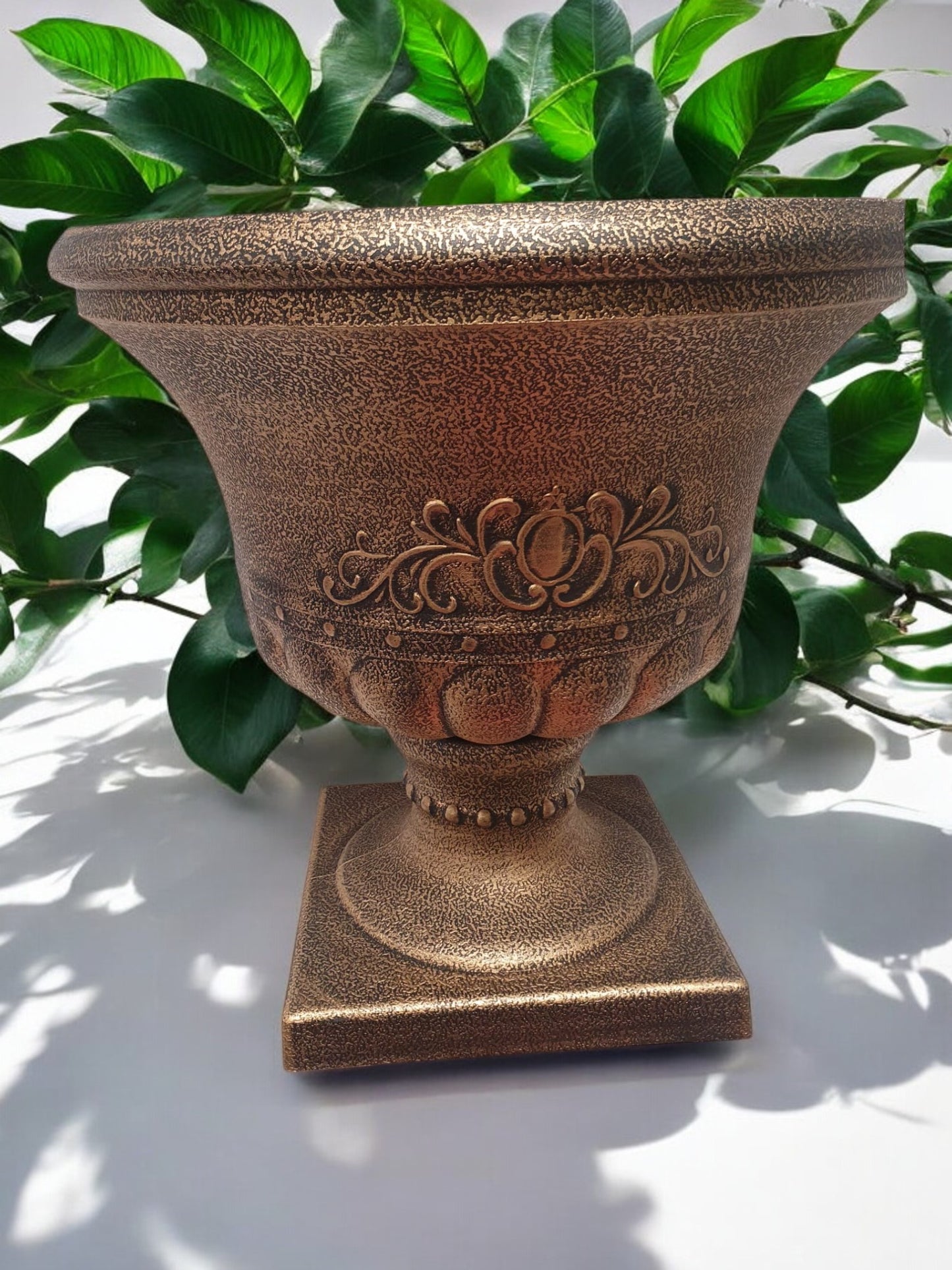 give a top rated title and description point wise for product listing on shopify for uk customer dimension - Height - 39 cm diameter 40