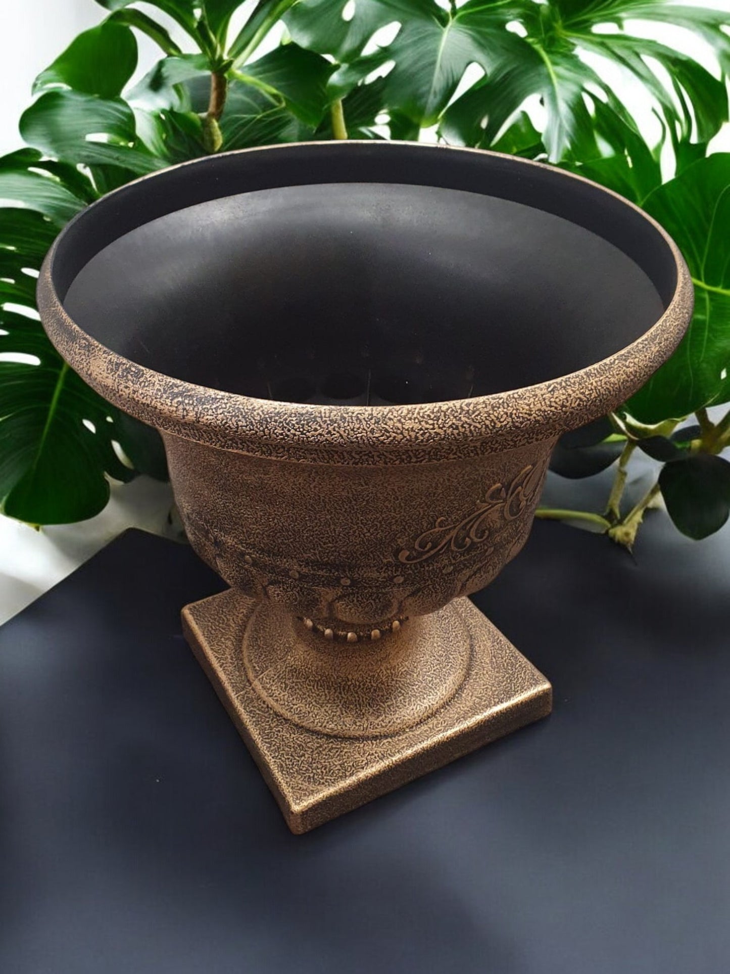 give a top rated title and description point wise for product listing on shopify for uk customer dimension - Height - 39 cm diameter 40