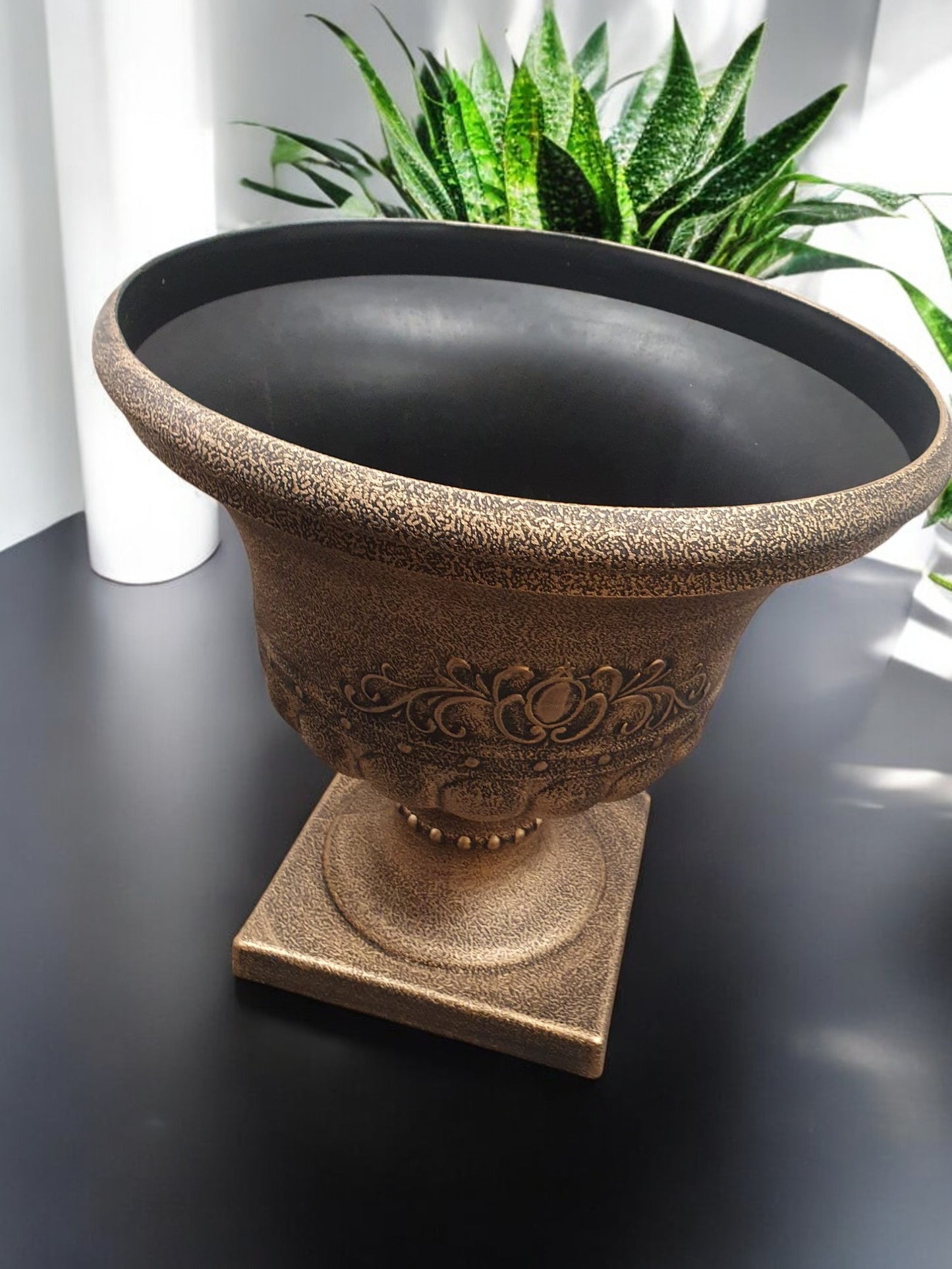 give a top rated title and description point wise for product listing on shopify for uk customer dimension - Height - 39 cm diameter 40