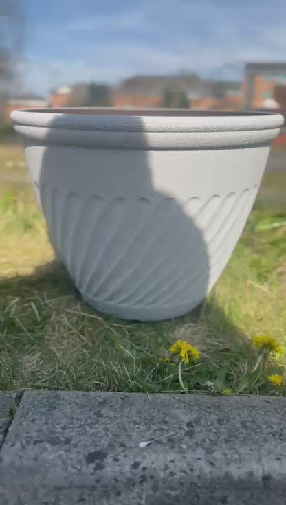 Classic White Round Flower Pot – Vintage Garden Planter, 28L